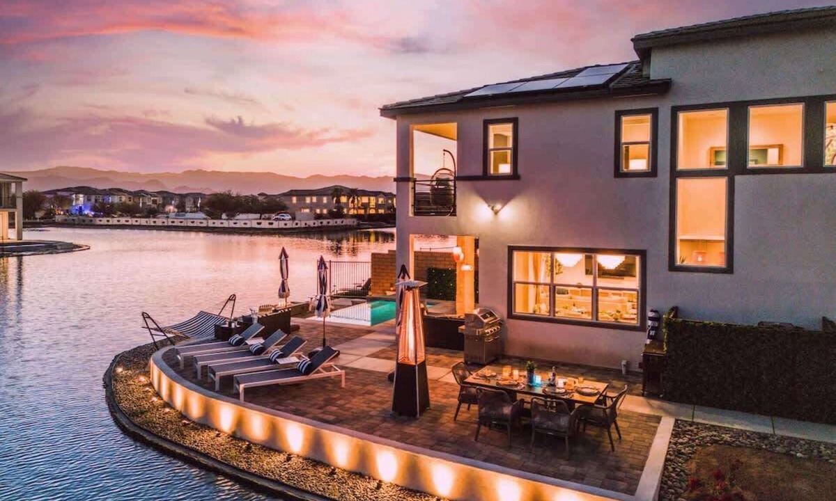 Terra Lago House | 4 Private EnSuites, 270* Lake View, pool+spa, Sleeps 12