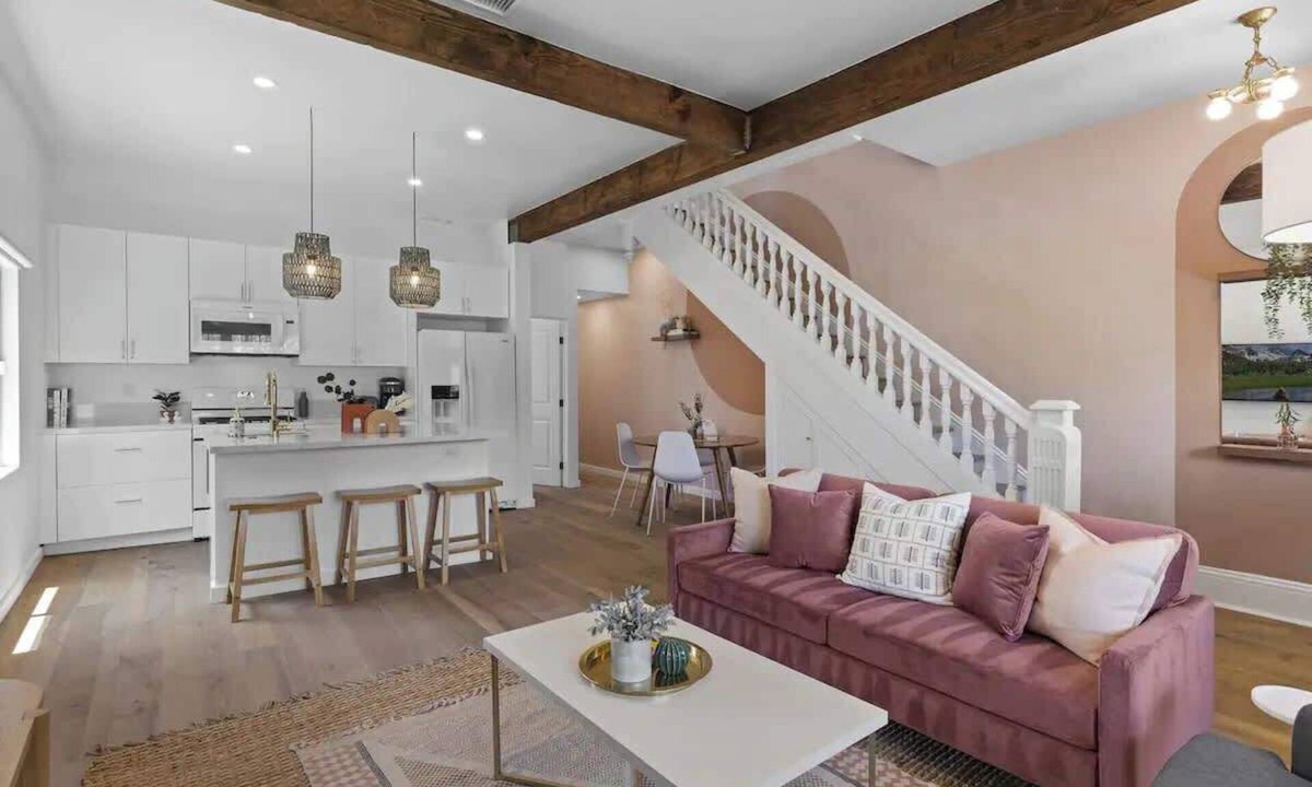 Little Italy House | 4BR (Sleeps 10!)Heart of Little Italy: Walk to Dining & Fun!