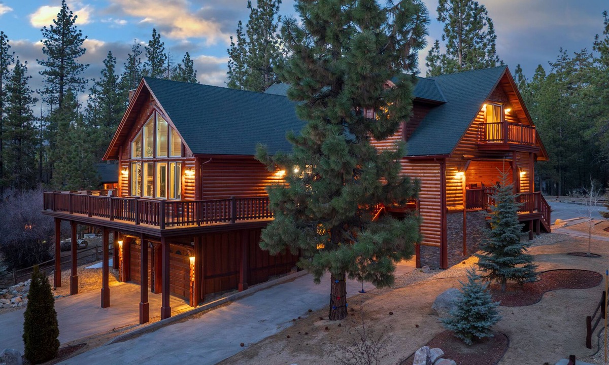 Fox Farm Cabin | 5/4, Luxury Cabin, master retreat, game room, hot tub, close to all.