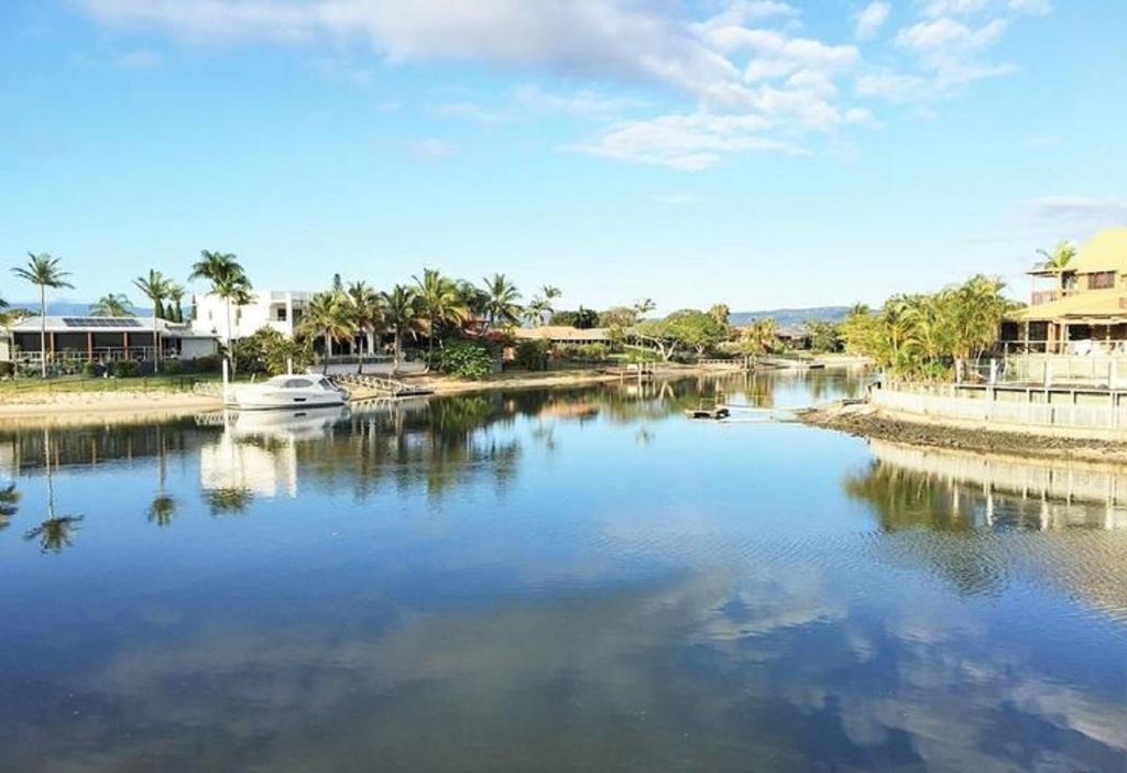Mermaid Waters House | 5 Bedroom Luxury Waterfront Home