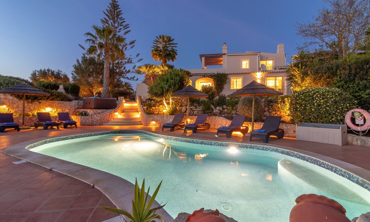 Mato Serrao Villa | 5 Bedroom Villa With Pool, Hot Tub And Sea View. Walking Distance of Town