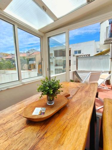 Cacilhas Apartment | 5 Min Ferry to Lisbon - Balcony - 2BR