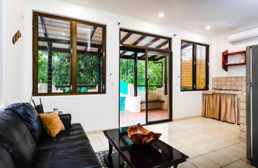 Tamarindo House | 5 min walk to beach/sleeps 12-18/gated parking/pool