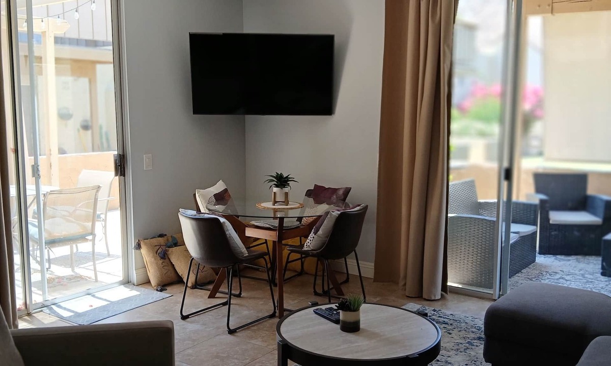 Indian Wells Condo | 5 minutes away from the Tennis Gardens, multi golf courses, shops & restaurants.