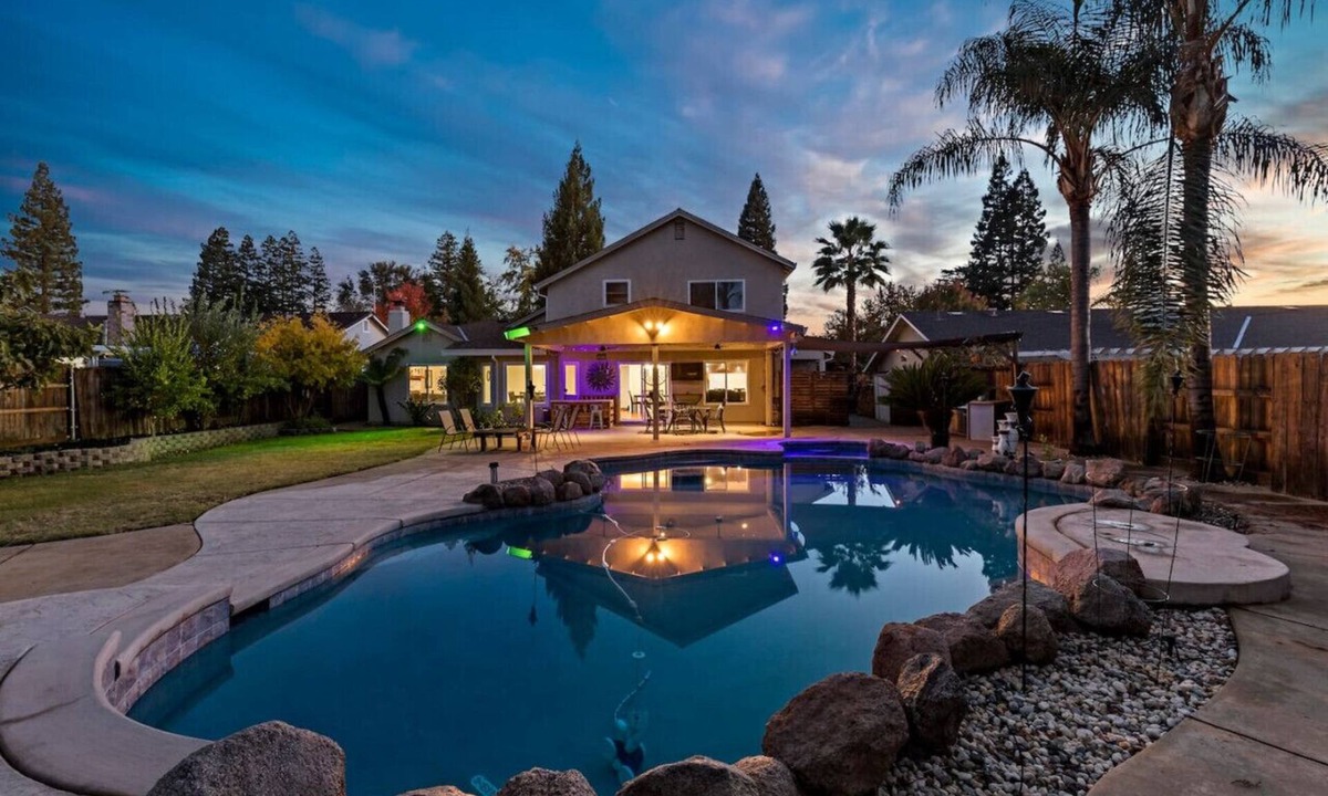 Citrus Heights House | 5BR · Pool · Hot Tub · RV Hookups · Garage