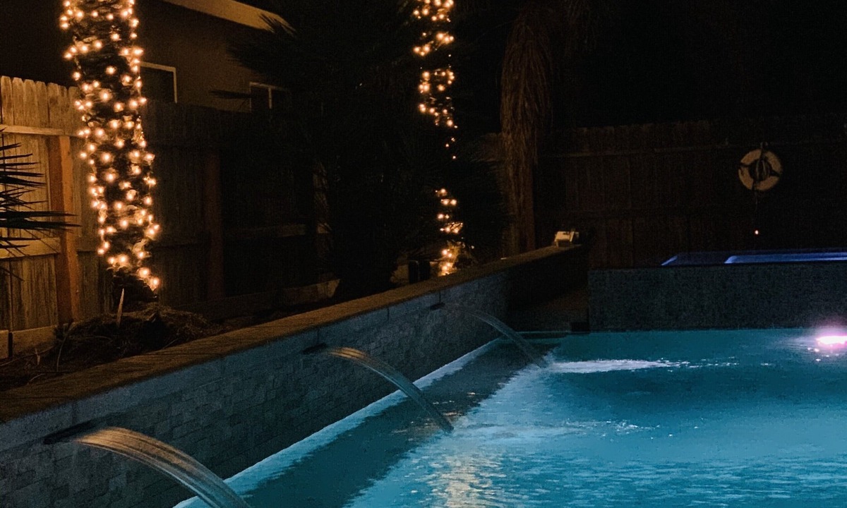 Visalia House | 6 bedroom home with heated Pool/Spa near Sequoia National Park