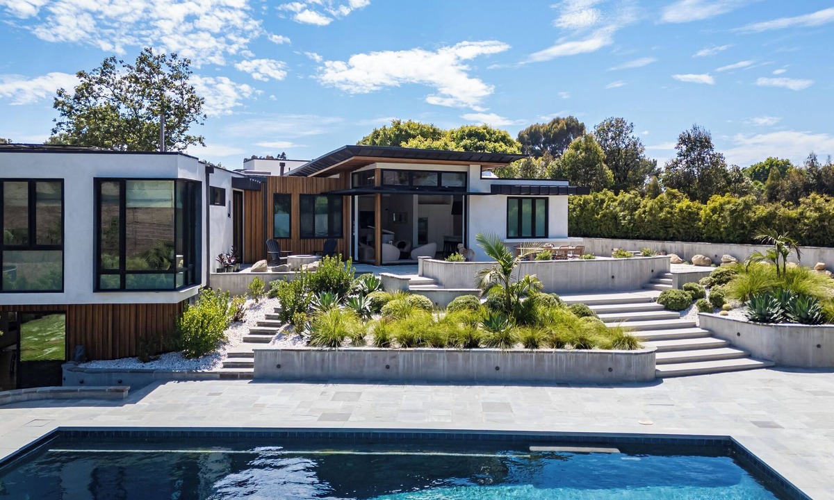 Central Malibu House | 6-Bedroom Luxury Oasis with Private Pool in Malibu