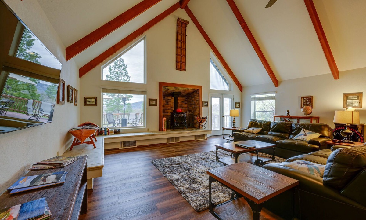 Coarsegold House | 7 Mi to Bass Lake! Spacious 'Mudge Ranch Retreat'