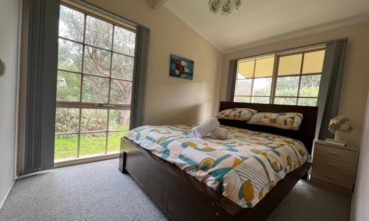 Venus Bay House | 700m to Surf Beach Relaxed Family Coastal Escape for 5 Linen provided