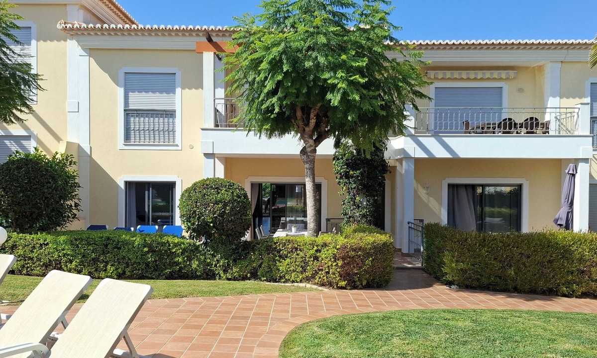 Porto de Mos Apartment | 8 min walk to beach ! 2BR/2BA Apartment, pool, aircon, wifi, secure parking.
