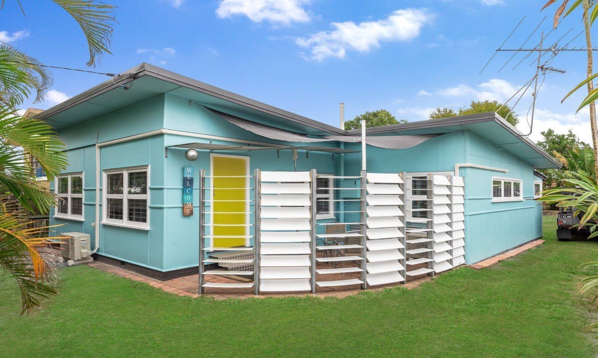 Golden Beach House | 92 Landsborough Parade Golden Beach