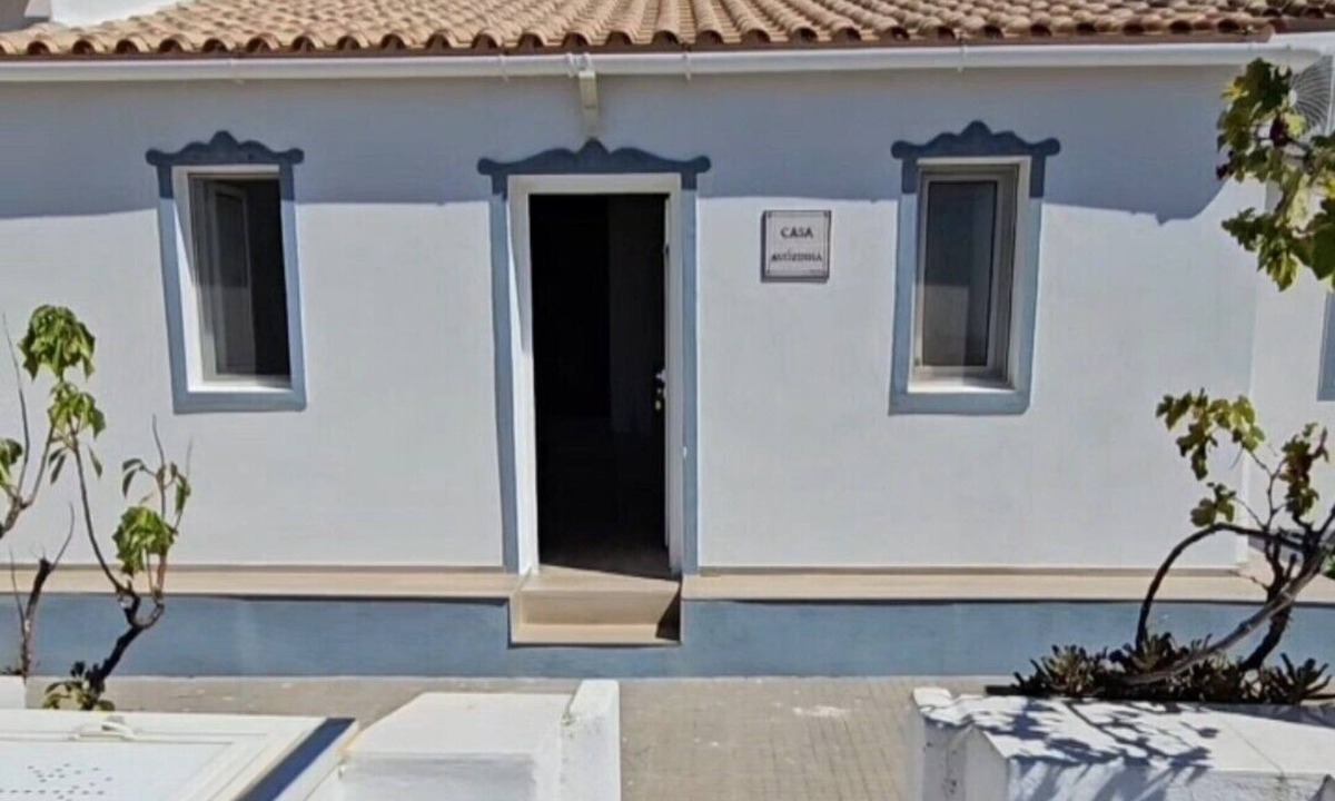 Pe do Cerro House | A charming casa with modern luxury, stunning views, markets and beaches nearby