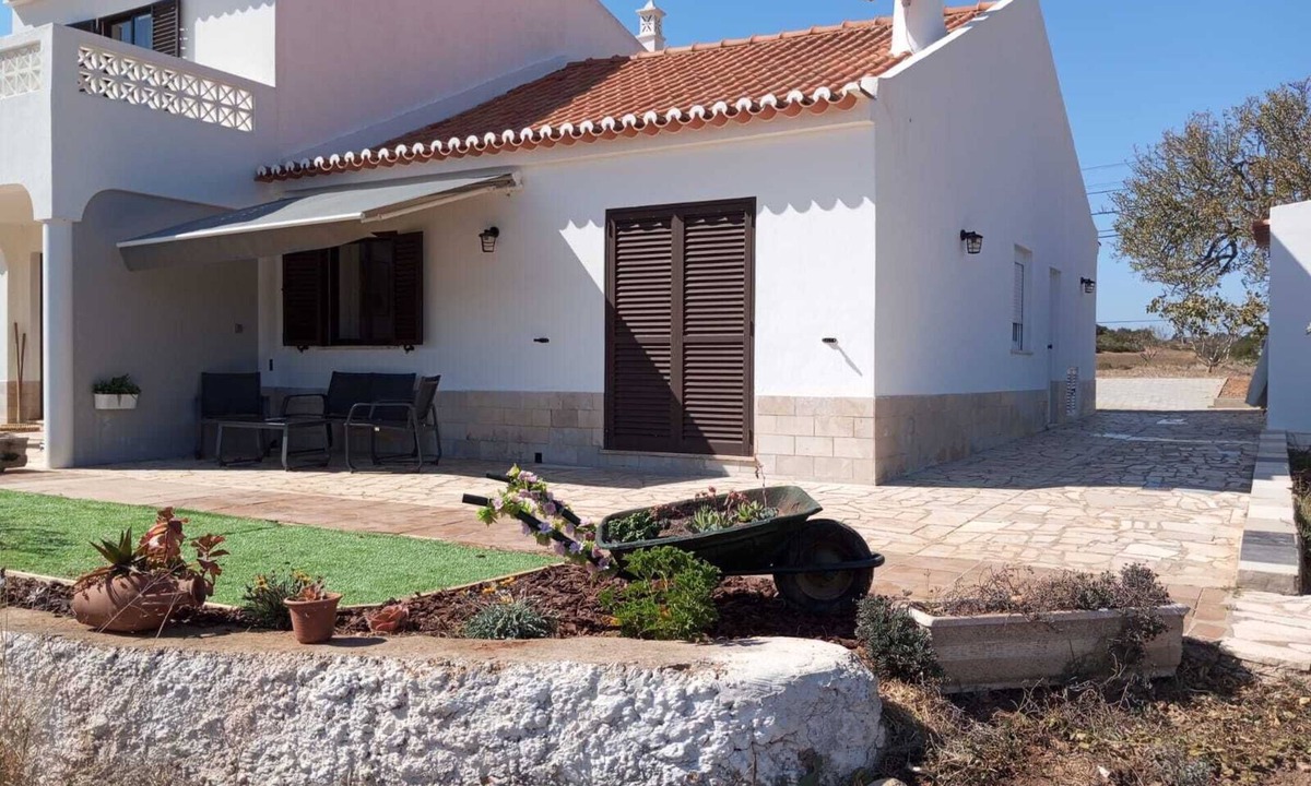 Burgau Cottage | A country house near the beach - a place of pure peace, harmony and silence.