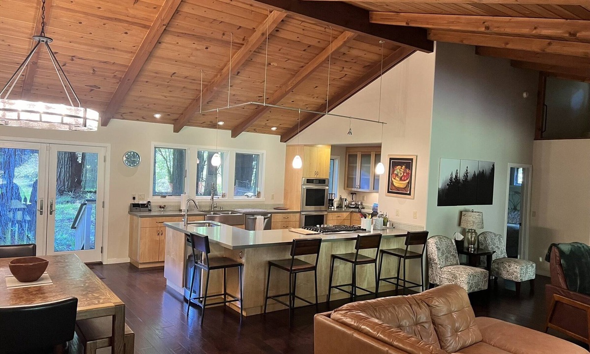 Cazadero House | A Family Retreat Among the Redwoods.