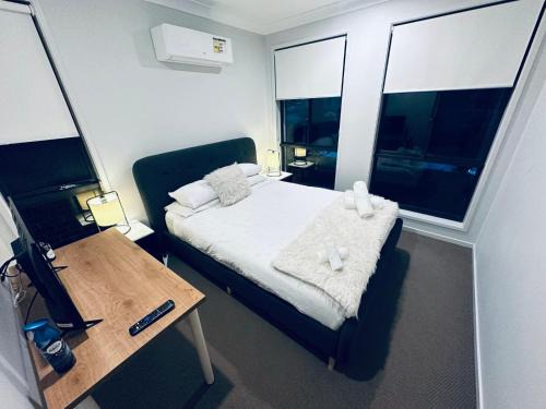 Austral House | A Private Ensuite with AC and TV