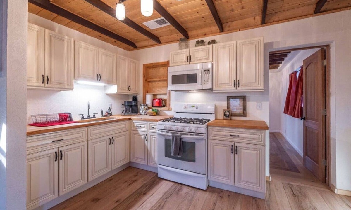 Woodlands Cabin | A Tin Hut with hot tub and fireplace