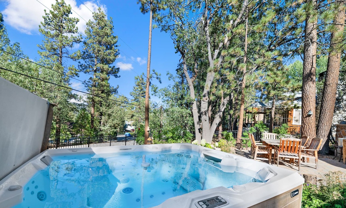 Big Bear Lake Cabin | Adorable cabin with a Hot Tub! STEPS to the Lake! Close to Village & SLOPES