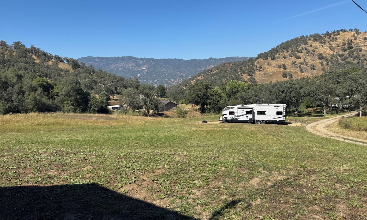 Squaw Valley House | Adorable RV in the foothills just below Sequoia/Kings Canyon National Parks.