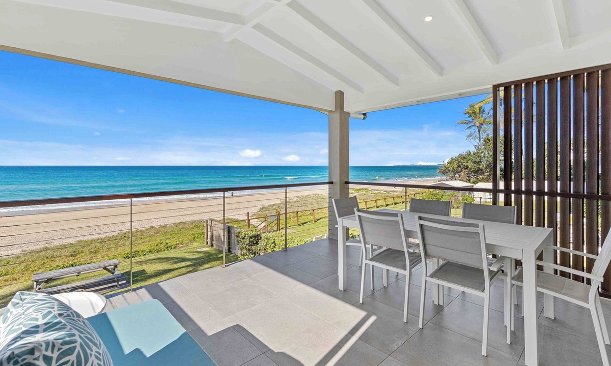 Mermaid Beach Apartment | Albatross Beachfront 3 Bedroom Apartment