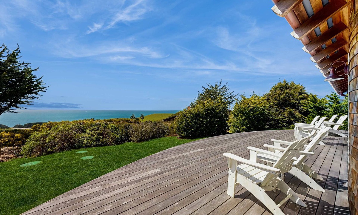 Albion House | Albion Ridge Overlook - Luxury & Modern