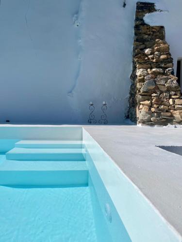 Alegrete House | Alegrete Castle House by NaturAlegre
