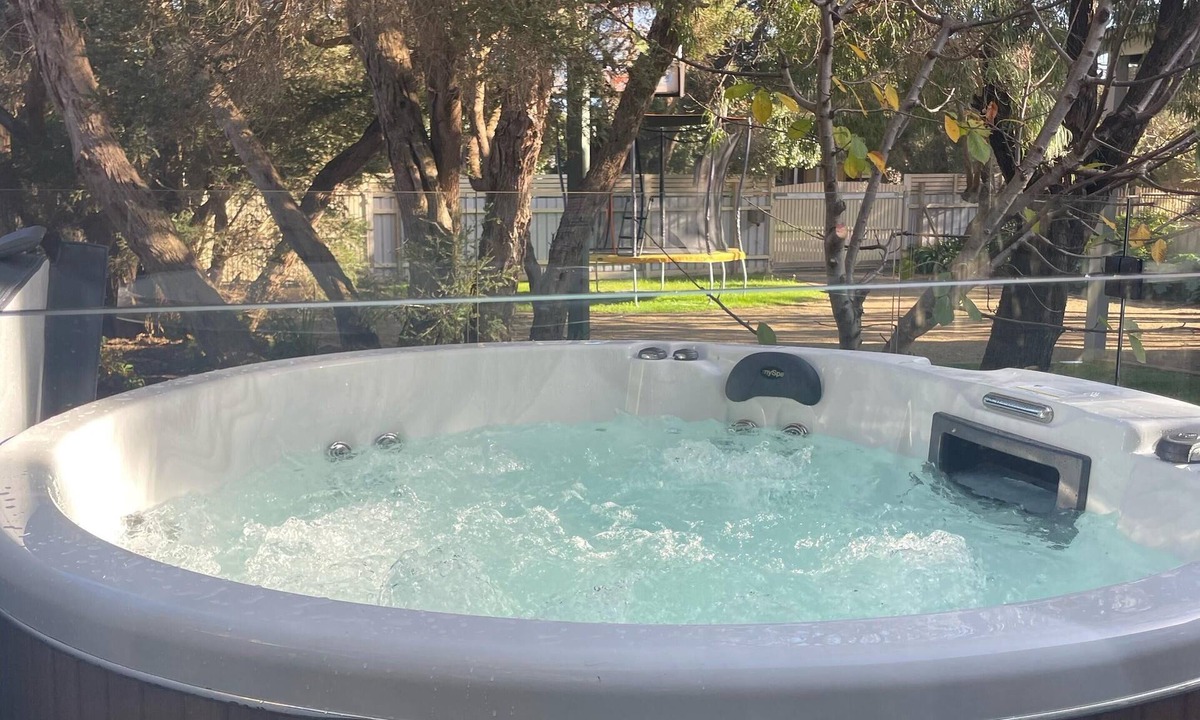 Rye House | Allure Beach House, Rye - Tranquil retreat with heated outdoor spa, close to beach