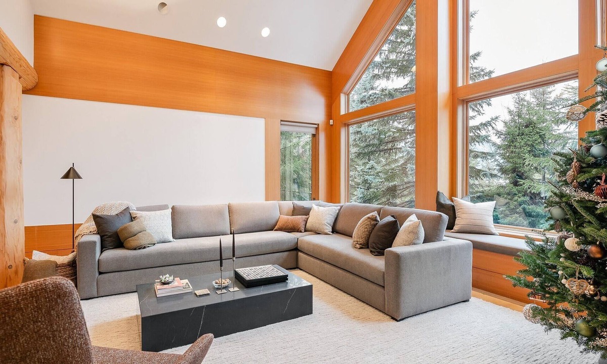 Upper Village House | Alpine chalet w/AC, hot tub, media