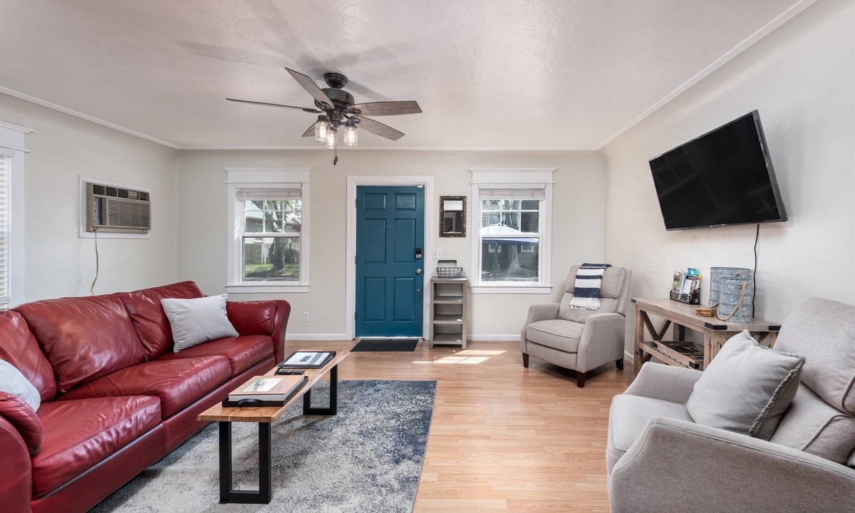 Lodi Cottage | American Oak Cottage | Pet-Friendly | 3 Blocks to Downtown Food, Wine, & More!