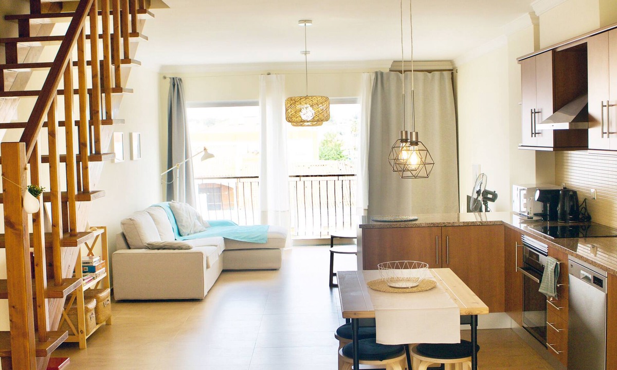 Algoz Condo | Apartamento Duplex, Amplo e Moderno, com Todas as Comodidades a 10 min da Praia