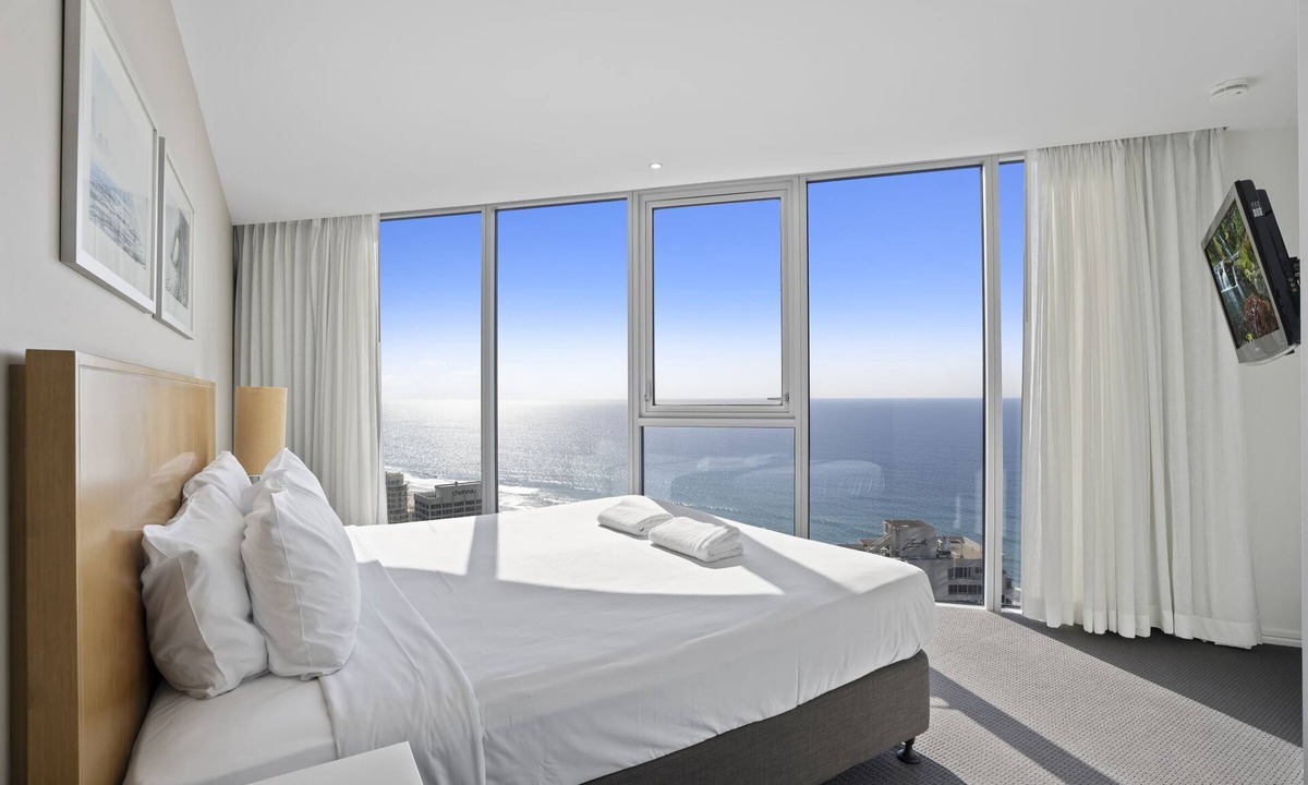Surfers Paradise Apartment | Apartment 23003 offers the convenience of a self-contained apartment, but with 5