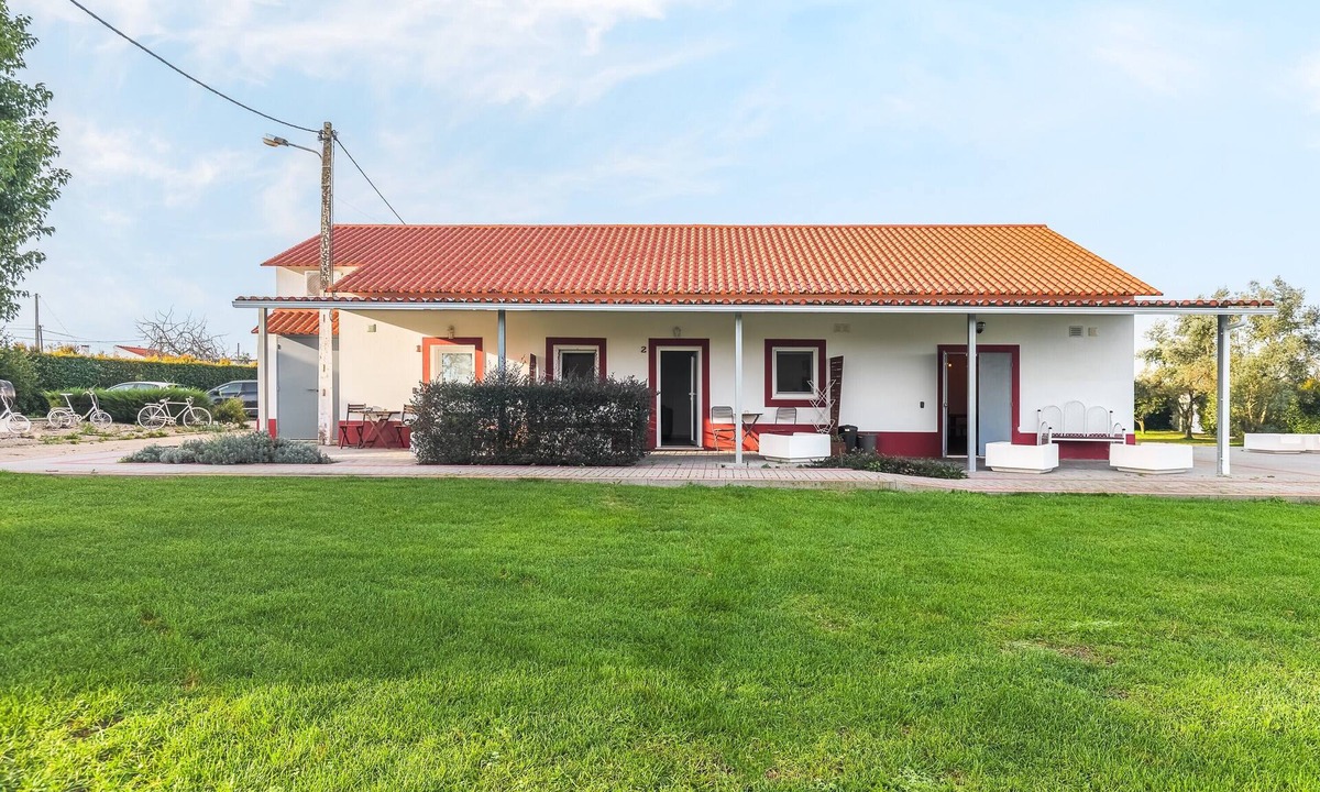 Palhais Apartment | Apartment 'Casa Das Pipas Palmela 2' with Shared Terrace, Wi-Fi & Air Conditioning
