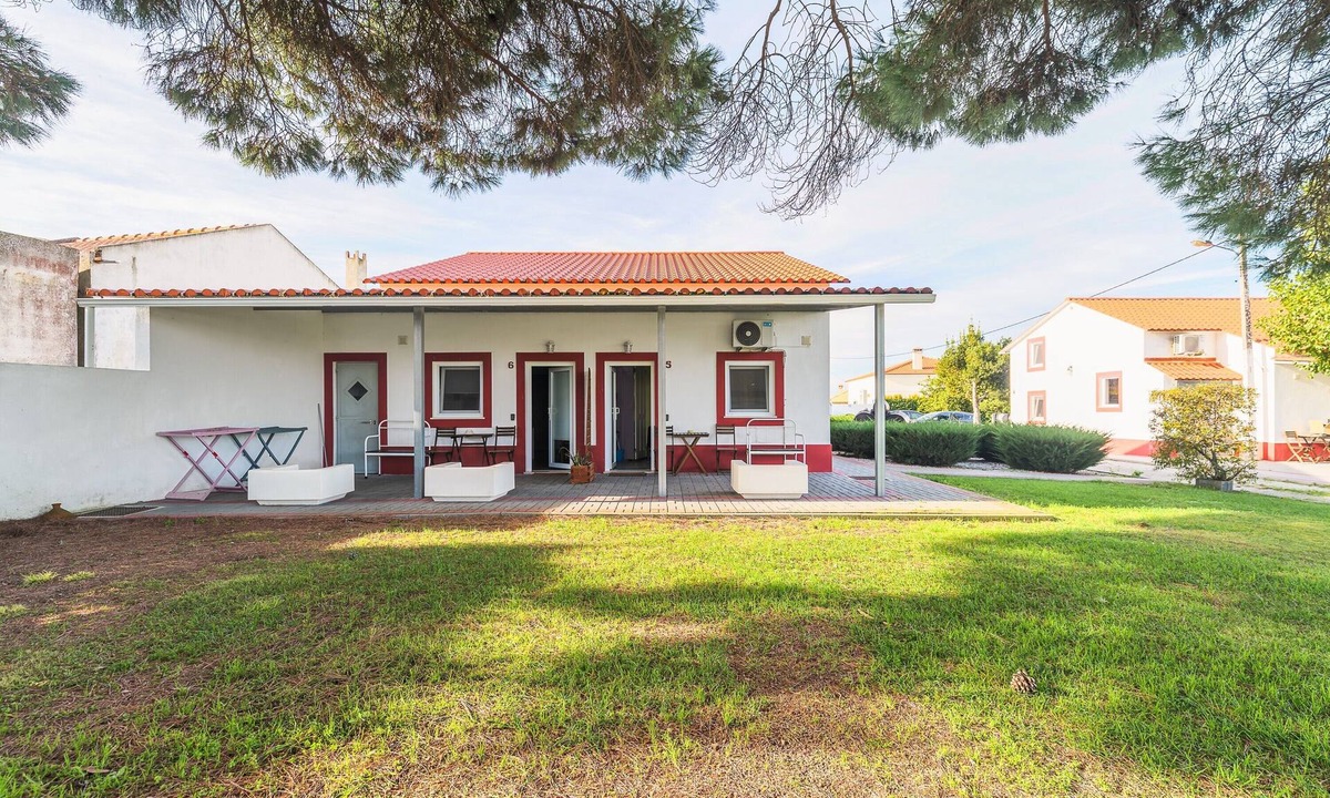 Palhais Apartment | Apartment 'Casa Das Pipas Palmela 5' with Shared Terrace, Wi-Fi & Air Conditioning