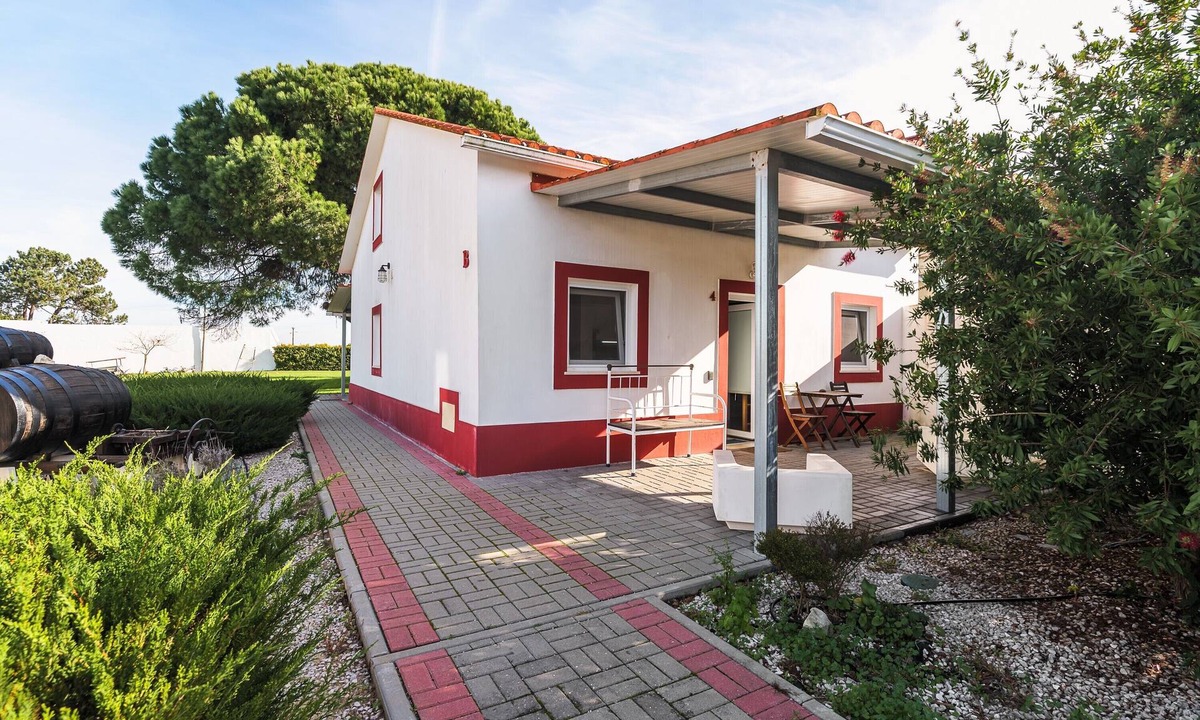 Palhais Apartment | Apartment 'Casa Das Pipas Palmela 4' with Shared Terrace, Wi-Fi & Air Conditioning