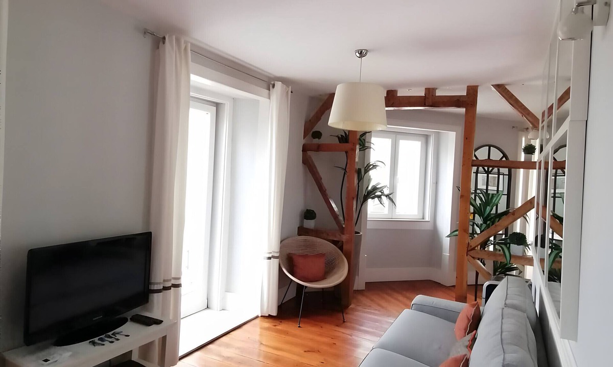 Sacramento Apartment | Apartment 'Duque Chiado - Lisbonbreaks' with Balcony, Wi-Fi and Air Conditioning