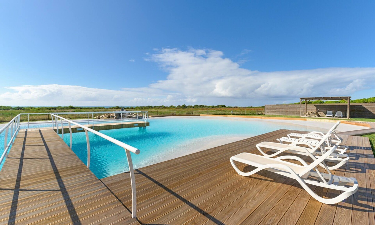 Cavaleiro House | Apartment 'Flor Do Rosto II' with Sea View, Shared Pool and Wi-Fi
