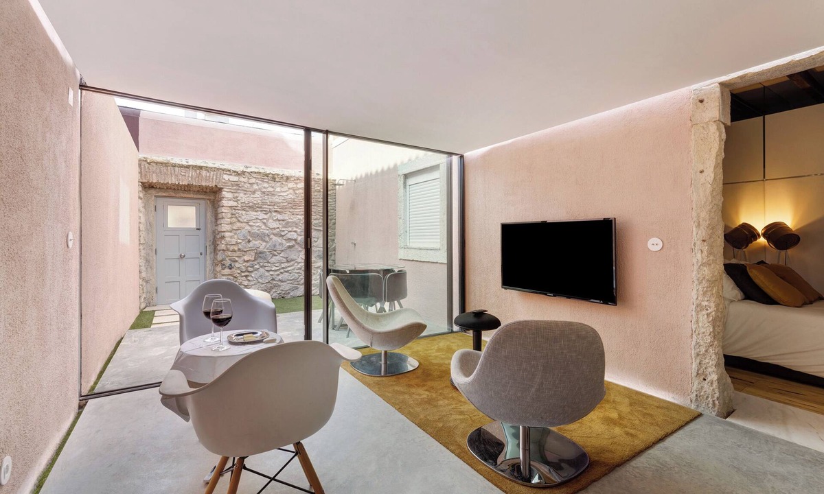 Alcantara Apartment | Apartment 'LxFactory Terrace Lisbon Loft' with Terrace & Wi-Fi