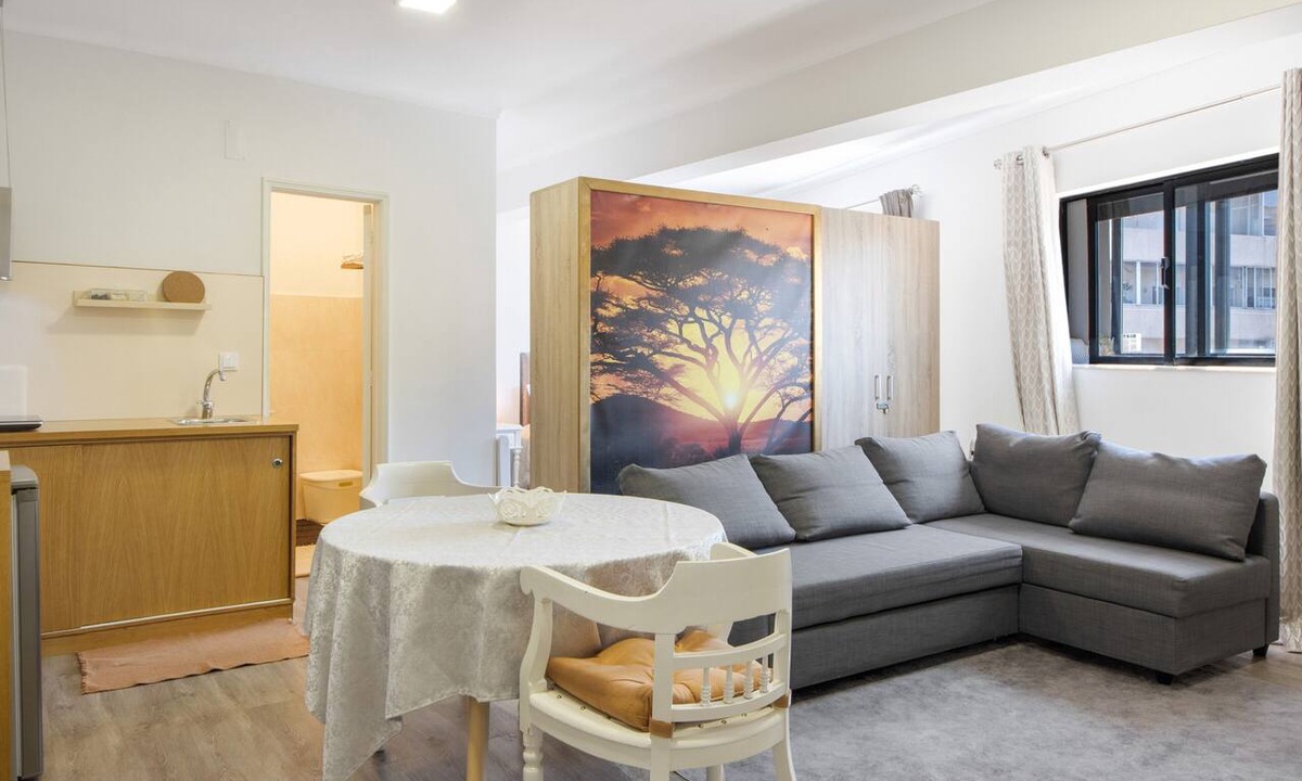 Sao Joao da Madeira Apartment | Apartment 'Praça AL T1' with Mountain View, Wi-Fi and Air Conditioning