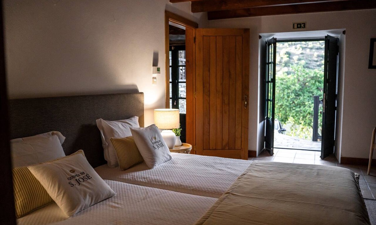 Cotas Apartment | Apartment 'Suite Castanha' with Shared Pool, Wi-Fi and Air Conditioning