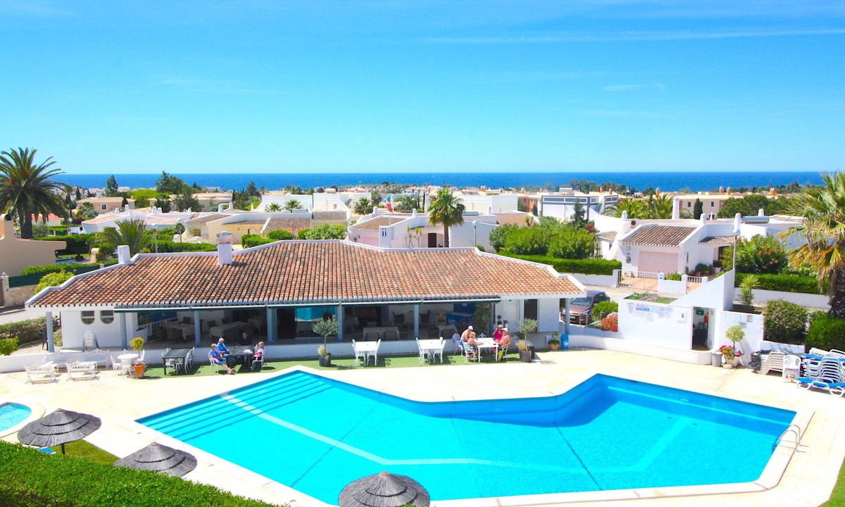 Mato Serrao Apartment | Apartment with communal pool walking distance to amenities, beach, town center
