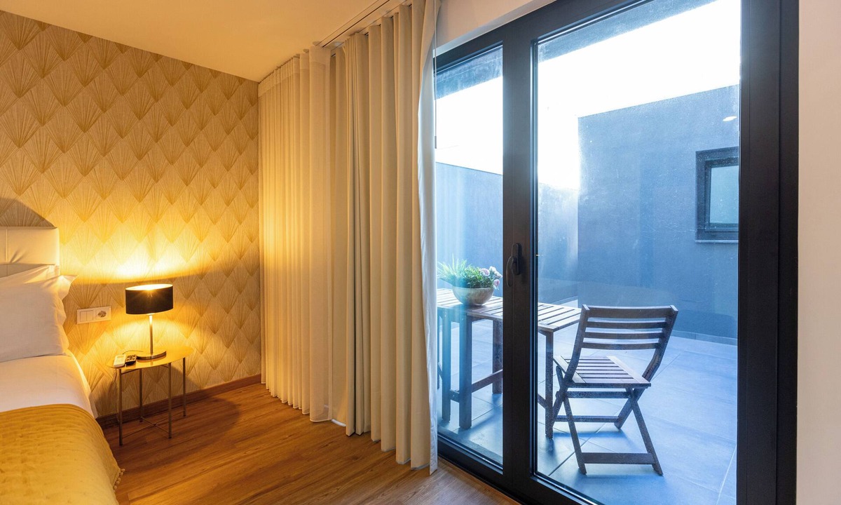 Vera Cruz Apartment | Apartment with private patio, WI-FI and air conditioning in the center of Aveiro