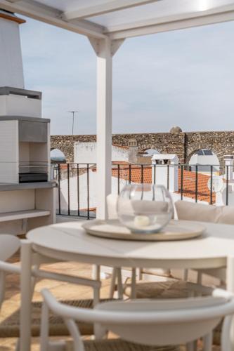 Evora Apartment | Aqueduct View House by Portus Alacer