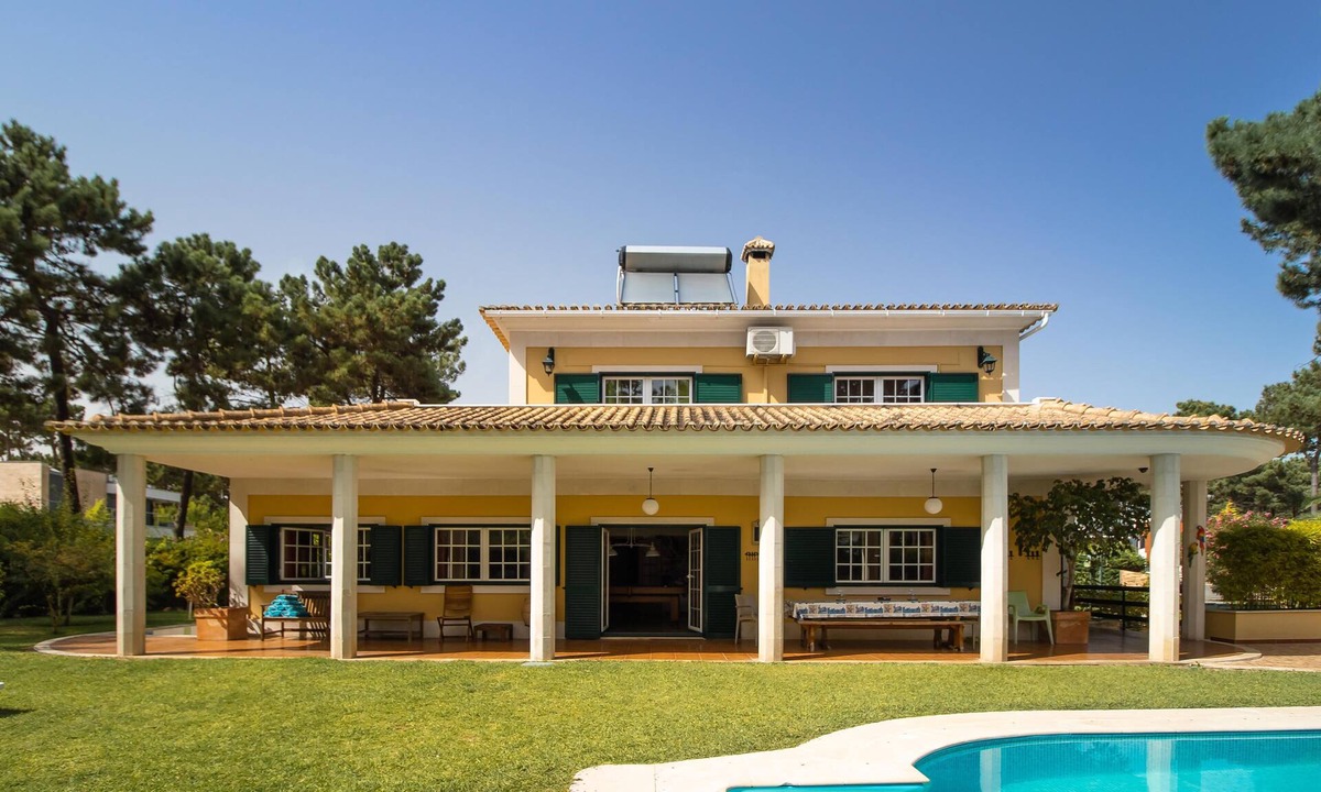 Charneca de Caparica e Sobreda Villa | Aroeira Villa Sleeps 10 with Pool