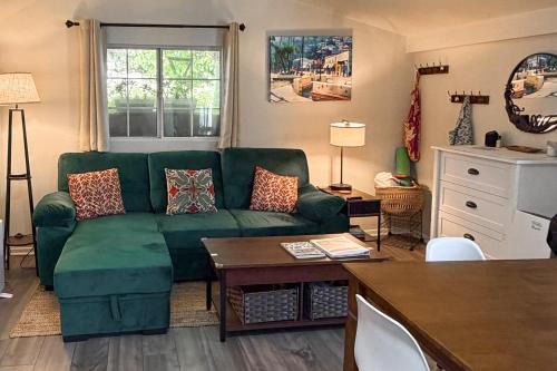 Avalon House | Avalon Cottage < Half-Mi to Beaches & Crescent Ave