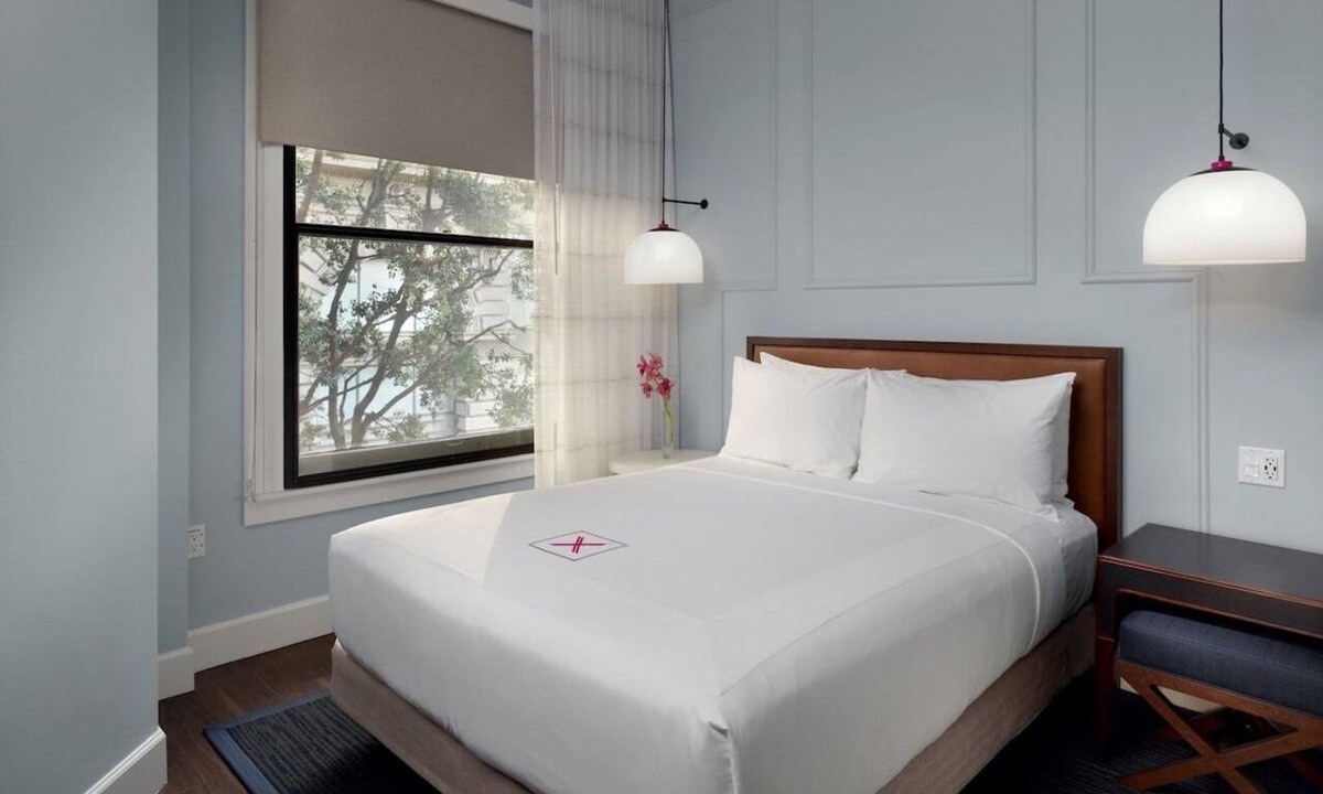 Union Square Hotel | Axiom Hotel, Mono Queen, High-Tech Suite, Fiber Optic WiFi, Smart TV