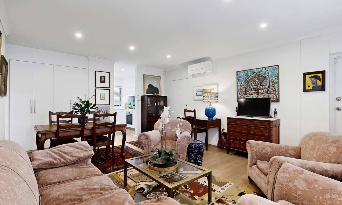 Ashgrove Apartment | Balcony 2-Bed Apartment in Ashgrove