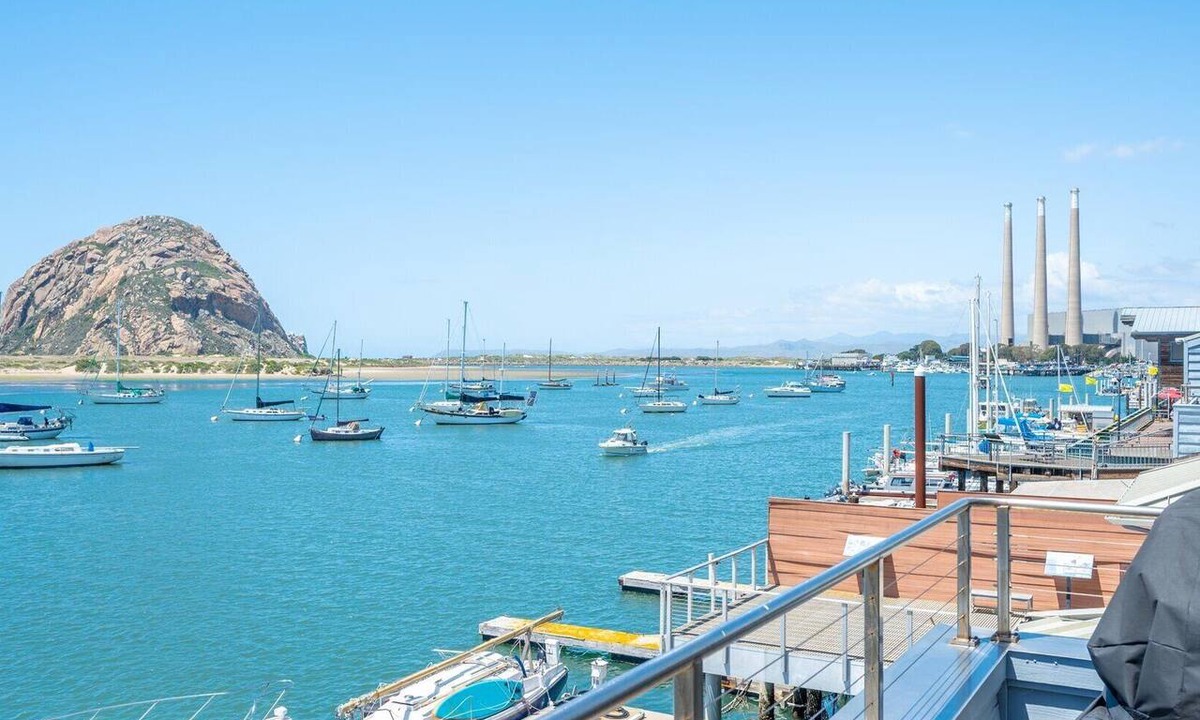 Morro Bay Condo | Bayfront Condo - Fabulous location on Embarcadero! Dogs welcome!