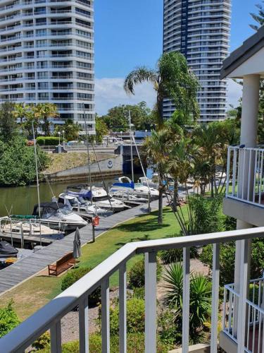 Runaway Bay Apartment | Bayview Bay Apartments and Marina