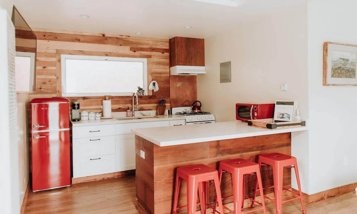 Baywood Park House | Baywood Cottage #5 | Walk to Bay | Dog Friendly