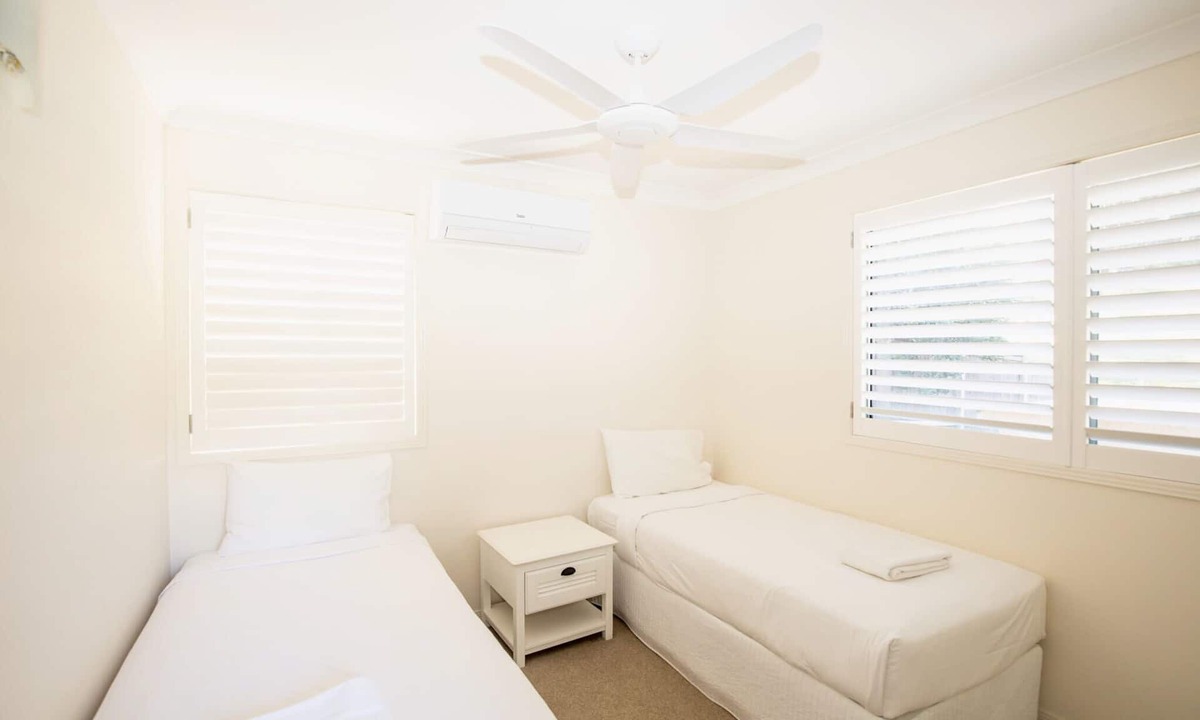 Point Lookout Apartment | Beach Break - Fabulous beachside apartment only 100 m to patrolled surf beach.