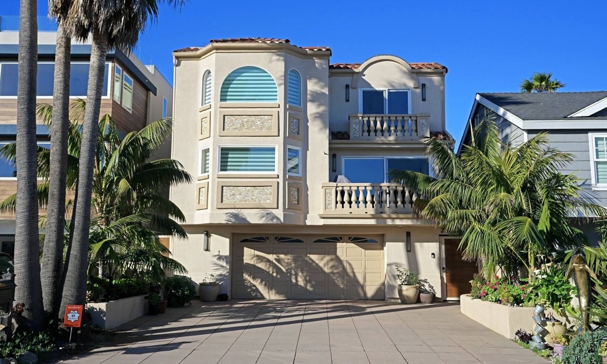 Silver Strand House | Beach Front and Marina. Escape to CA’s best kept secret Silverstrand Beach.